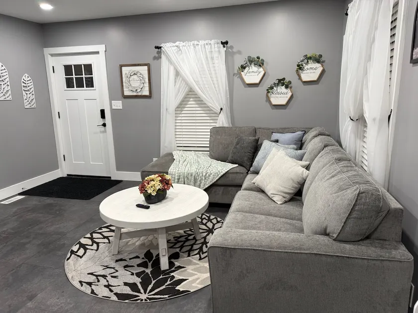 Cozy 3BR Retreat Near Lake Ontario | Sleeps 6 - Image 1