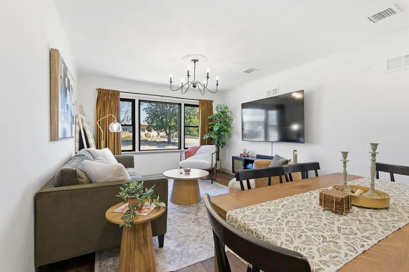 Tulsa Suite Spot-King Bed Near Expo, TU, Dtwn - Image 1