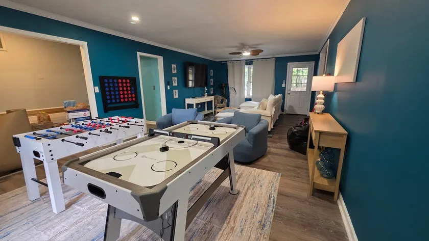 Coastal Grad Stay | Pool, Games, Pets · Base 12mi - Image 1