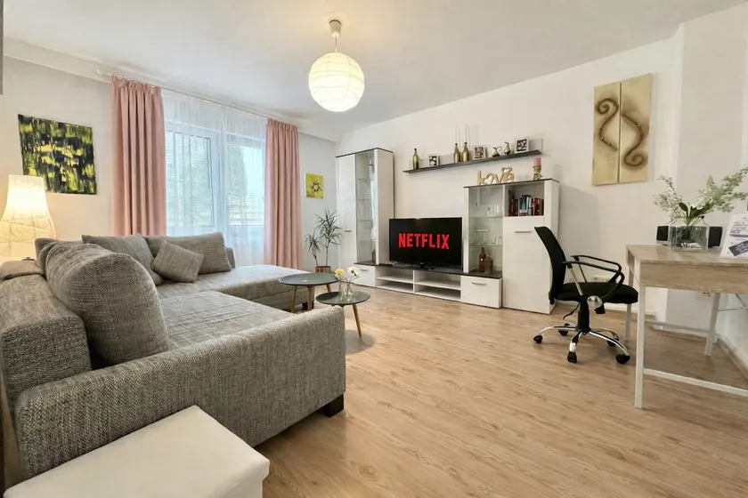 60 sqm / 4 people / desk / ground floor / trade fair / university hospital - Image 1