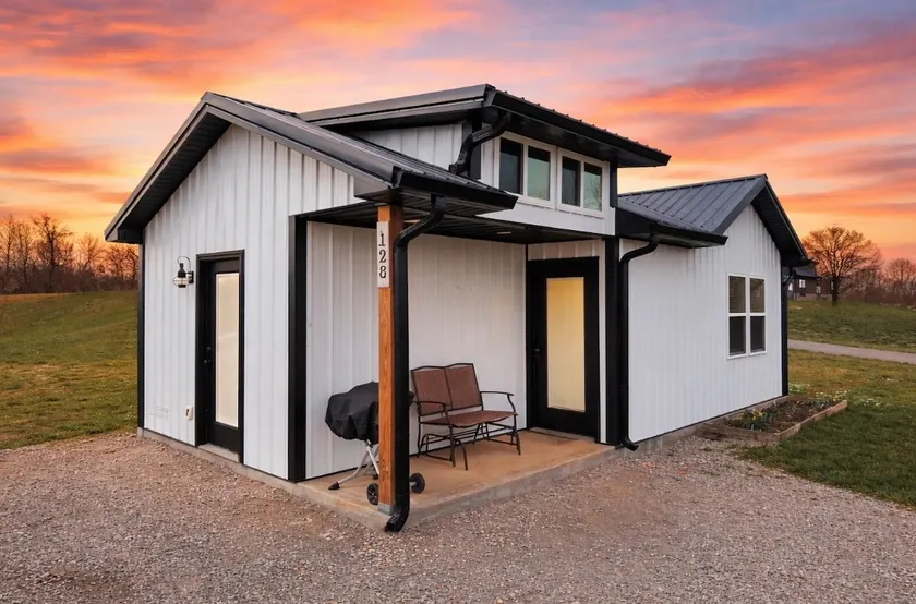 Lake Cumberland | New | Secluded | Cozy | Sleeps 5 - Image 1