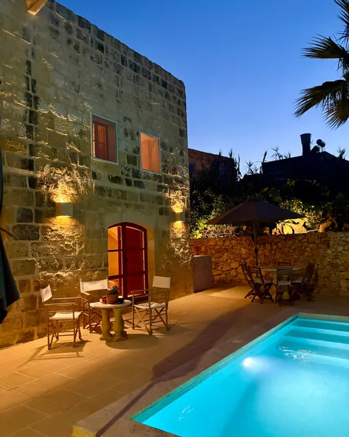 Beautiful traditional farmhouse with pool - Image 1