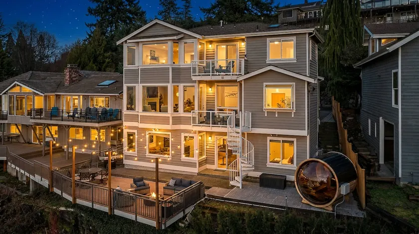 Luxe West Seattle~Epic View~Arcade/Game room~Sauna - Image 1