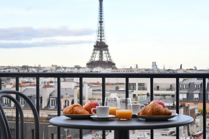 Eiffel Tower View 1BR Newly Renovated and Elegant - Image 1