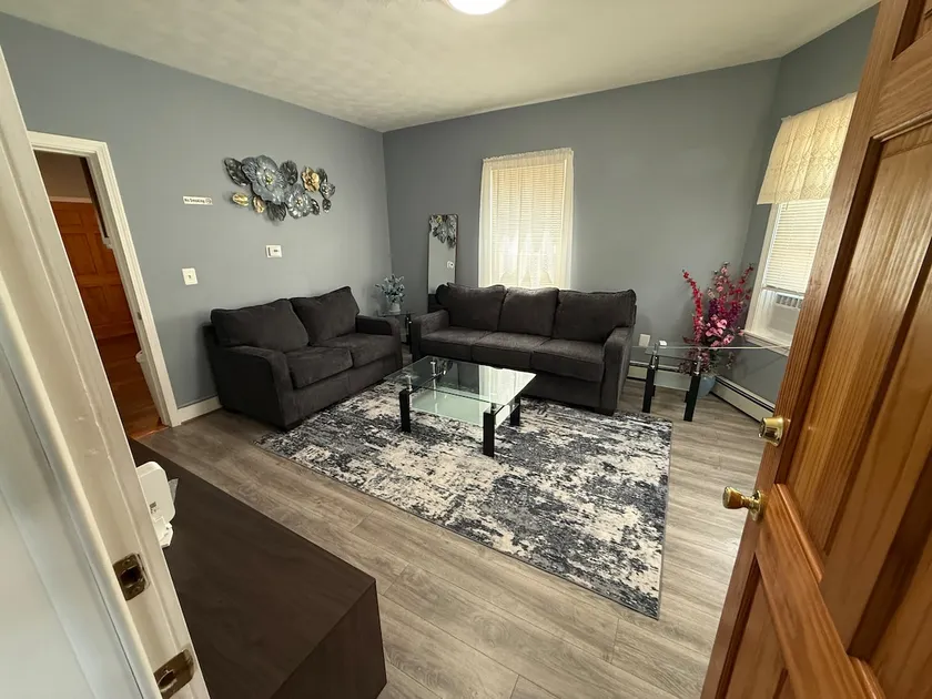 NEW! Fast 300MB WiFi, Parking. Stadium 1 Min Walk! - Image 1