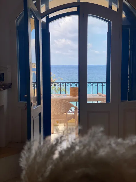 House by the sea - Image 1