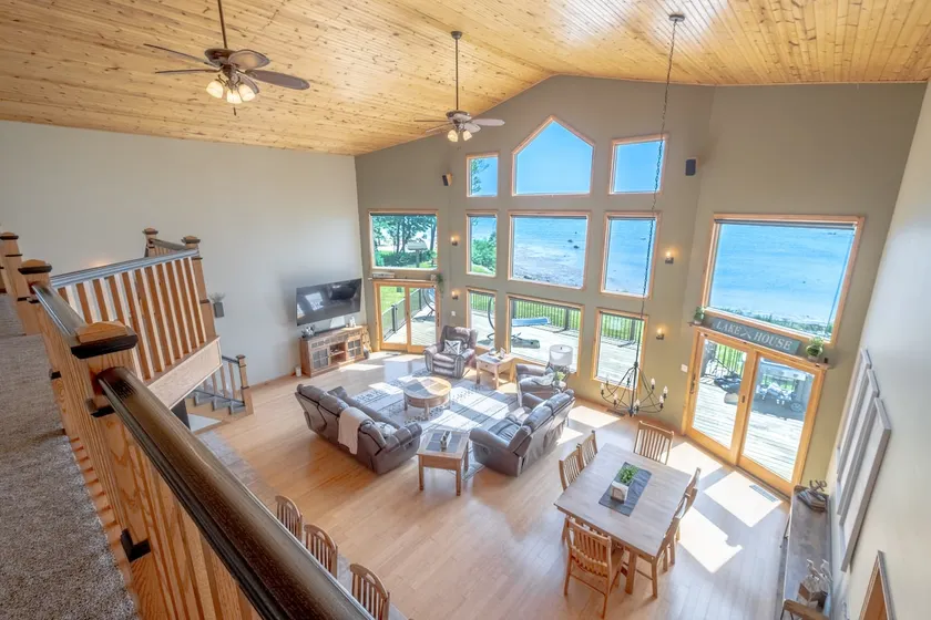 Cozy Getaway| Sleeps 10-12 | Guest House Available - Image 1