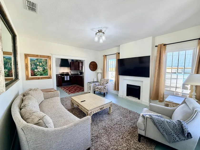 Charming In-Town Bungalow - Image 1