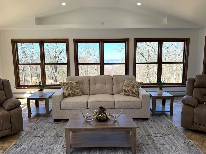 Mountain Peak Lodge - Image 1