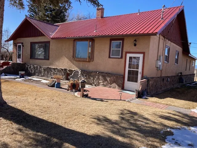 Spacious 4 bedroom home with serene views - Image 1