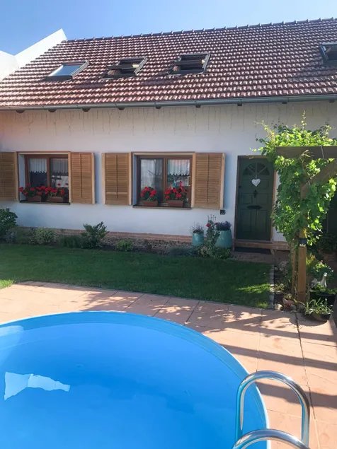 Apple Tree Cottage - Image 1