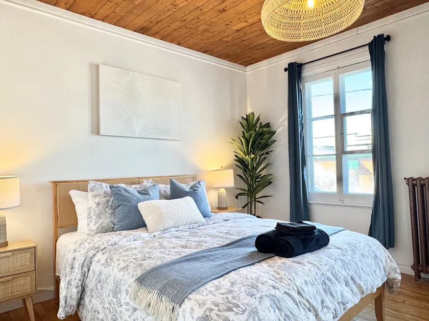 Historic Charm & Modern Comfort Sleeps 8 - Image 1