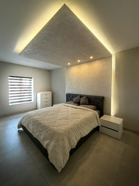 Bright Modern Apartment with Rooftop - Image 1