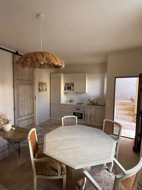 Bohemian apartment near river beach GR - Image 1