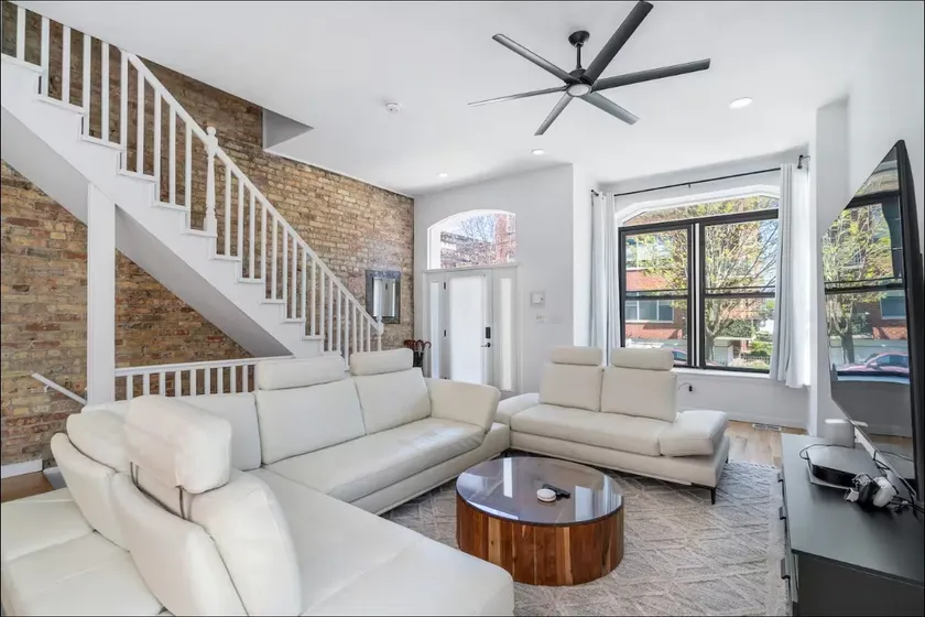 Home in Bucktown | Park for Free | Walk to Train - Image 1
