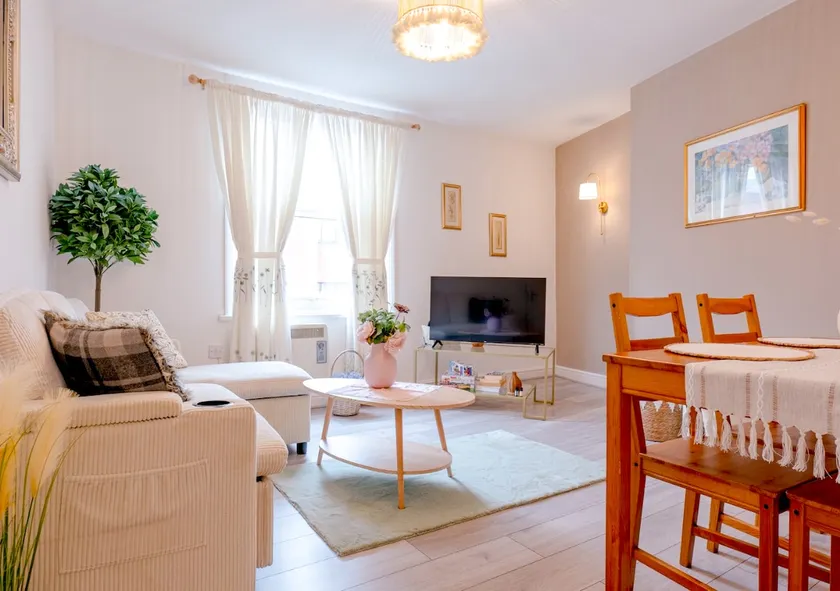 Central 2 Bed Apartment with Parking by CozyNest - Image 1