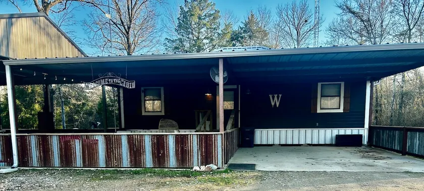 Woody's Porch - Image 1