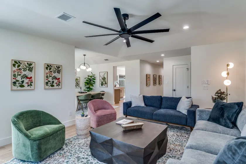 La Fleur Chateau 4B 2B Duplex KING Pet Friendly - Image 1