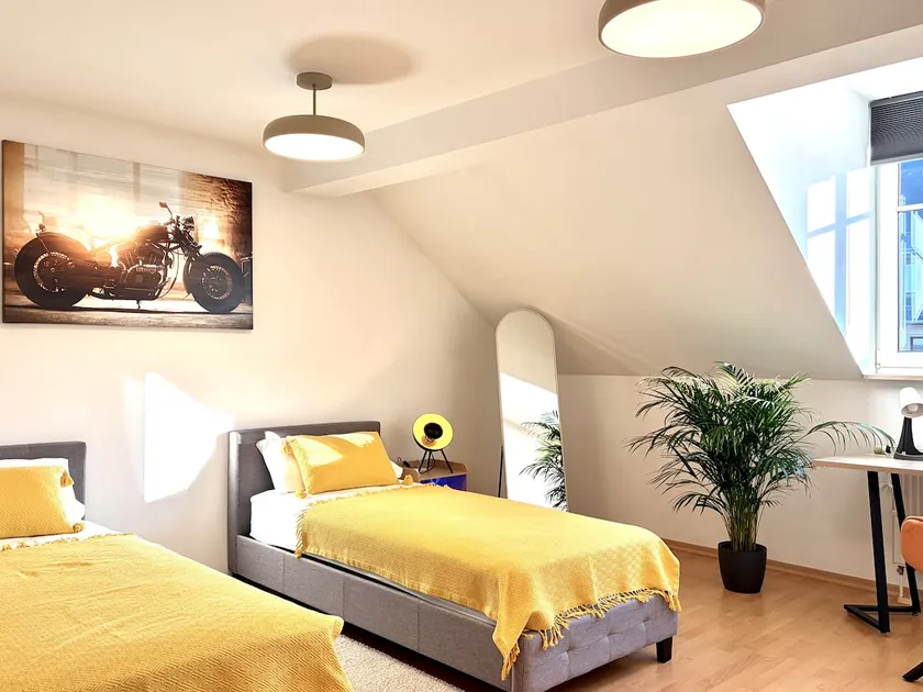 NewCityHome-3 Zi-Spacious Apartment Harley - Kaßberg - priv Parking - Image 1