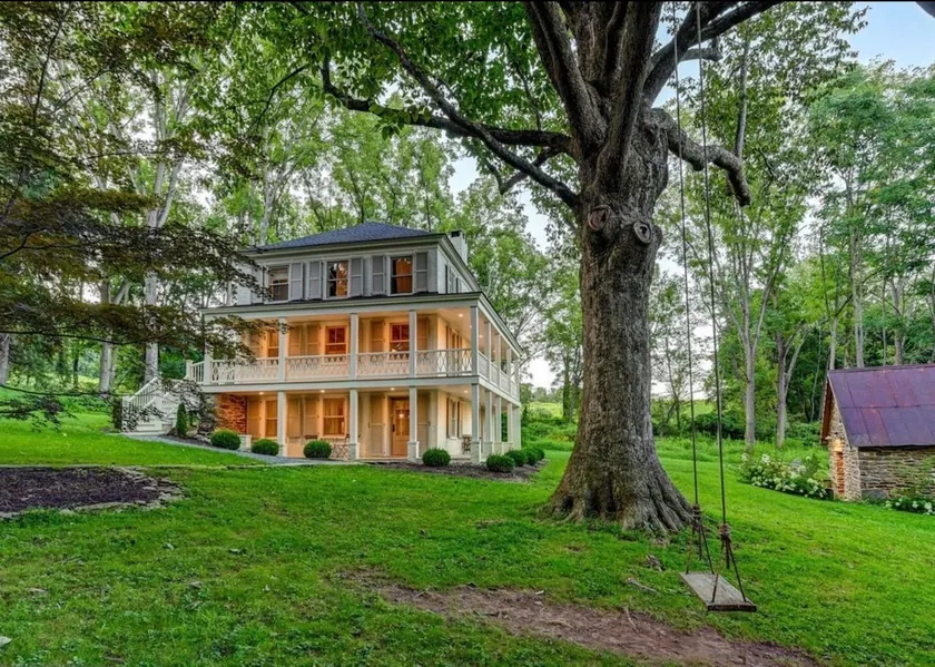 The Oakland House - A Luxurious Home on 10+ Acres - Image 1