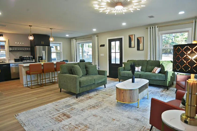 Modern Retreat•Spa Shower•In Town•Family Friendly - Image 1