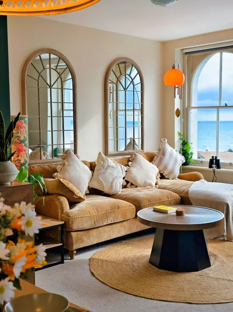 Ocean Whisper - 2 Bedroom Sea Front Apartment - Image 1