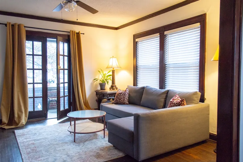 Spacious Central Apt & Porch; W&D, KU Med, Midtown - Image 1