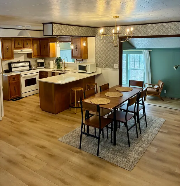 Modern Country Retreat, 3BR, Fiber Wi-Fi - Image 1