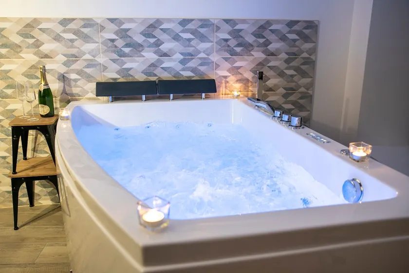 Grand Cru · Suite Chablis SPA | Sauna & Balnéo - Image 1