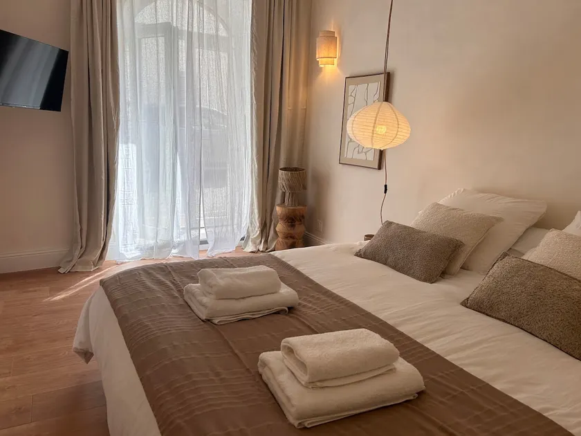 Studio in the heart of the village - Image 1