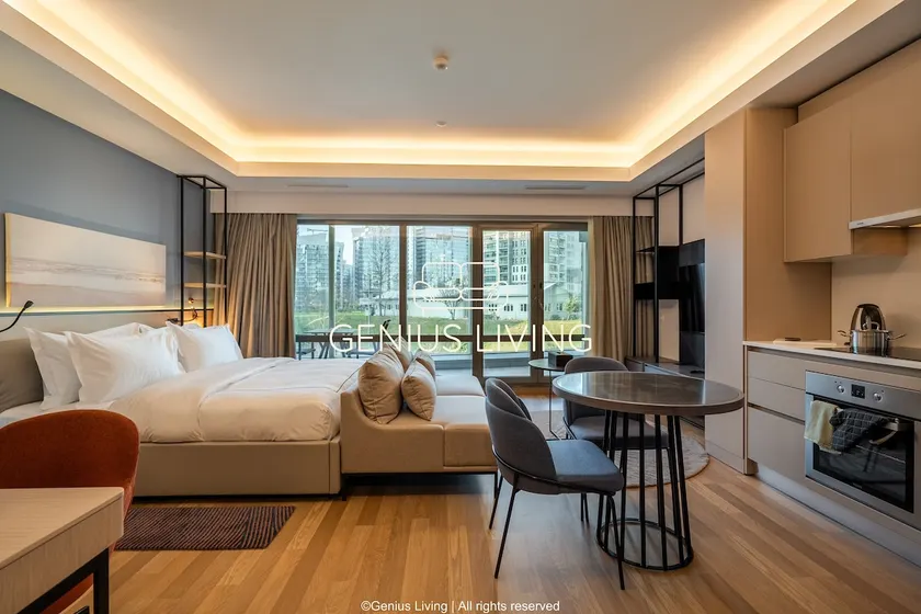 Lyra | Contemporary Designed Studio Apt | Gym - Image 1