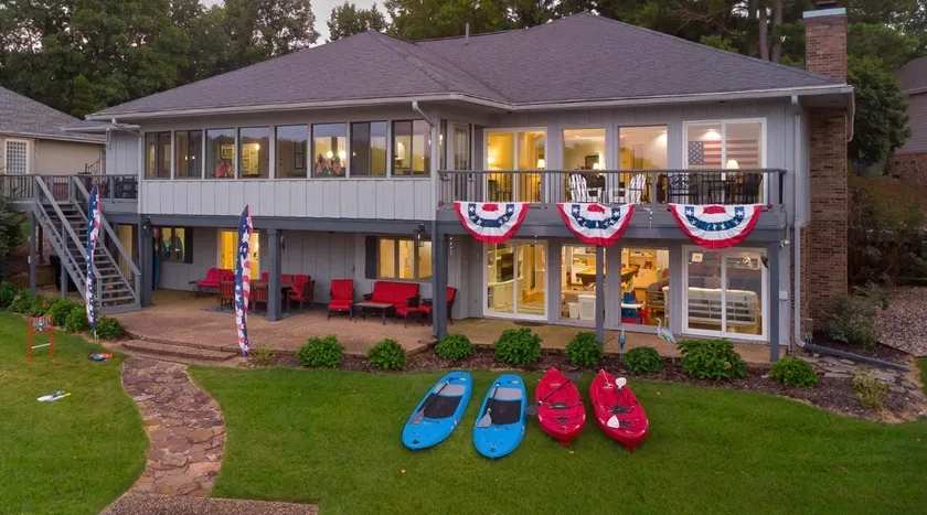 Lakefront Views Luxury Kid friendly Dock 9 Beds - Image 1