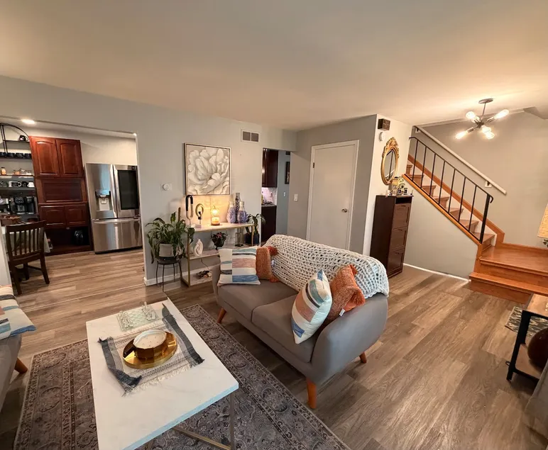 Cozy Neighborhood Retreat *<10 min from DTW* - Image 1