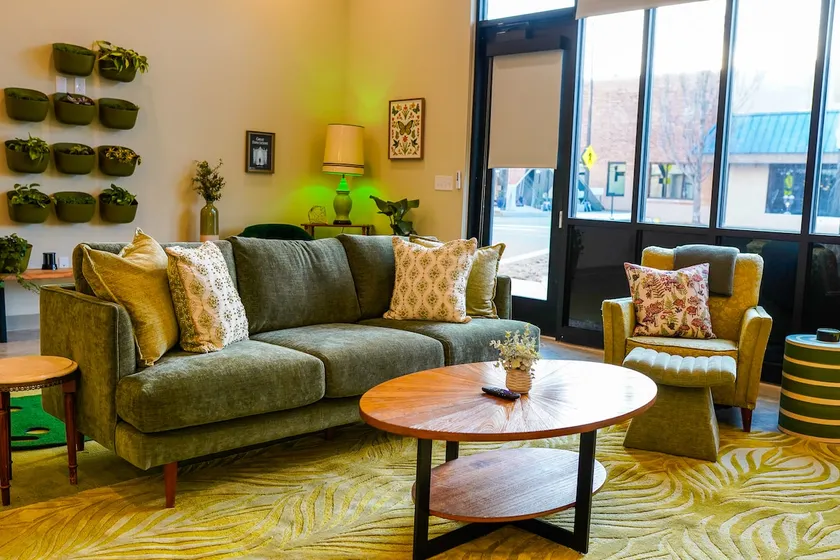 Peridot Suite - NEW 2bdrm 2bath Loft near Mass! - Image 1