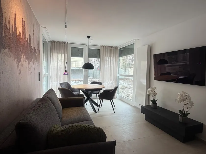 Quiet design apartment with garden & underground parking - Image 1