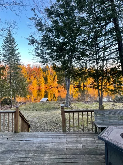 Big Narrows Lakeside Cottage - Image 1