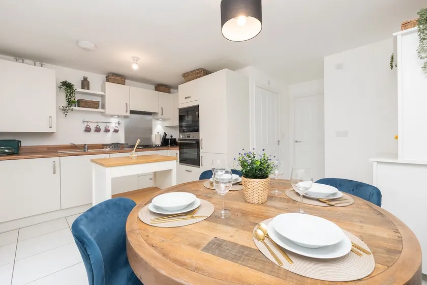 Bristol Mews - Image 1