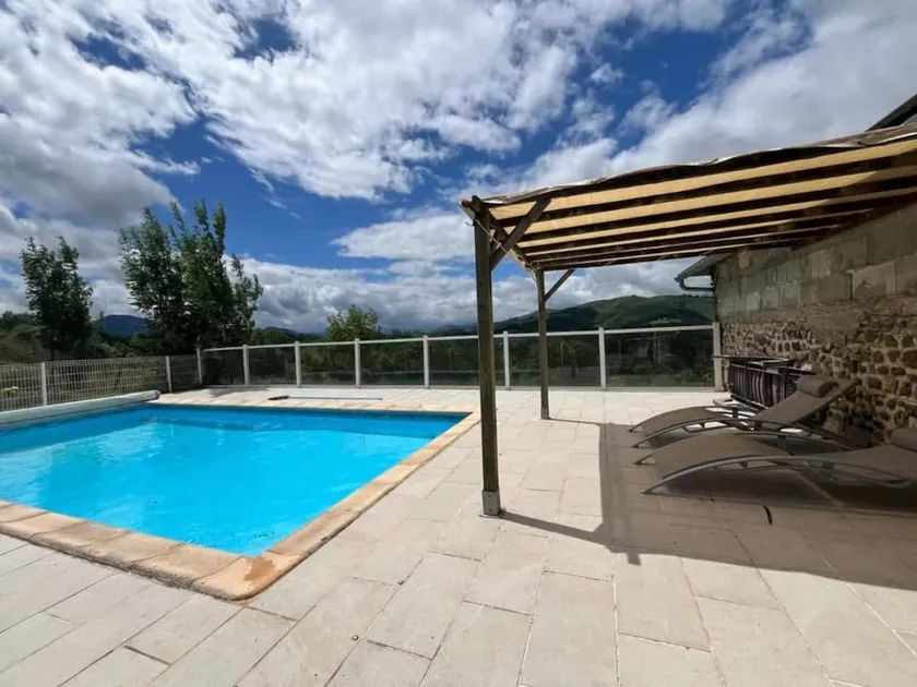 Cottage with pool overlooking the Pyrenees - Image 1