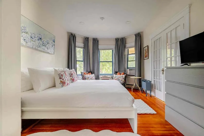Great for couples, academics, near Harvard - Image 1