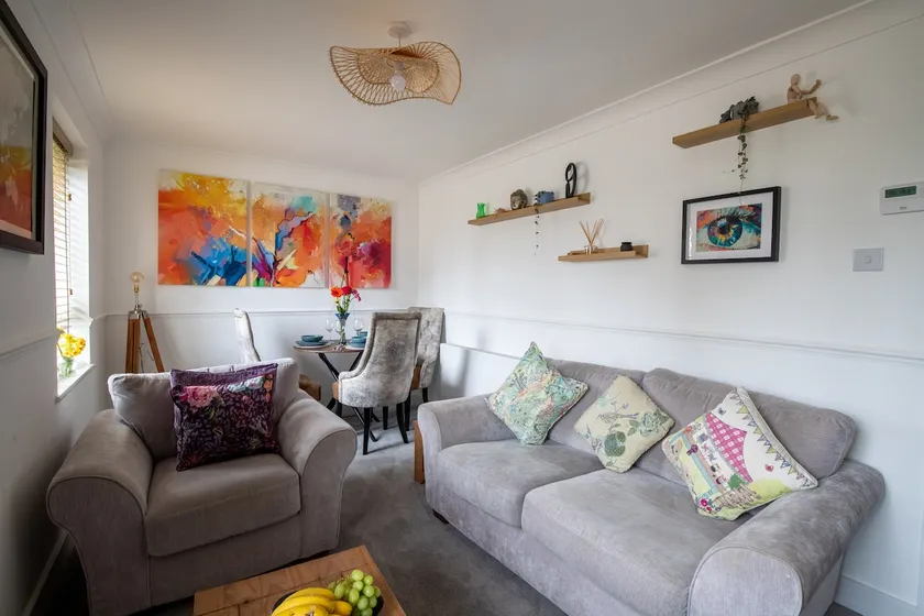 Cosy 2 bed apartment 5 min walk to town centre Perfect for contractors, business people or just having a weekend break - Image 1