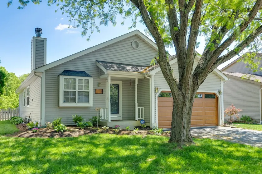Castlerea Casa Columbus Home w/ Deck & Yard - Image 1