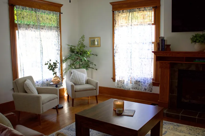 3BR Near Owasco Lake| 2 Decks | Kayaks & PoolTable - Image 1