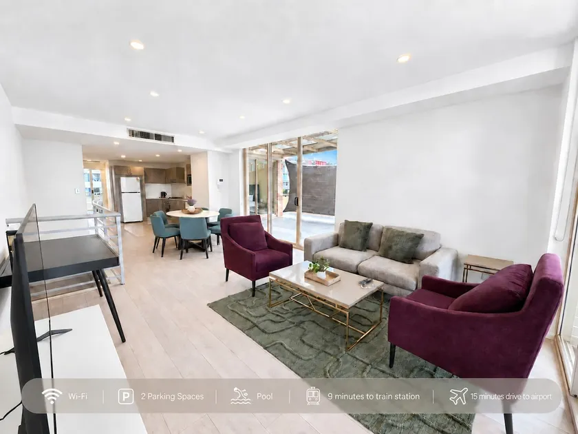 Spacious City View 3BR Loft Apartment , 2 Parking Spots - Image 1