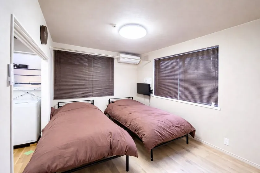 Yusuke's apartment: 15 minutes on foot from Aomori station, fully equipped with a washing machine and cooking utensils, 2 single beds. - Image 1