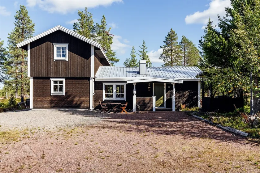 Spacious paradise near the mountains - Image 1