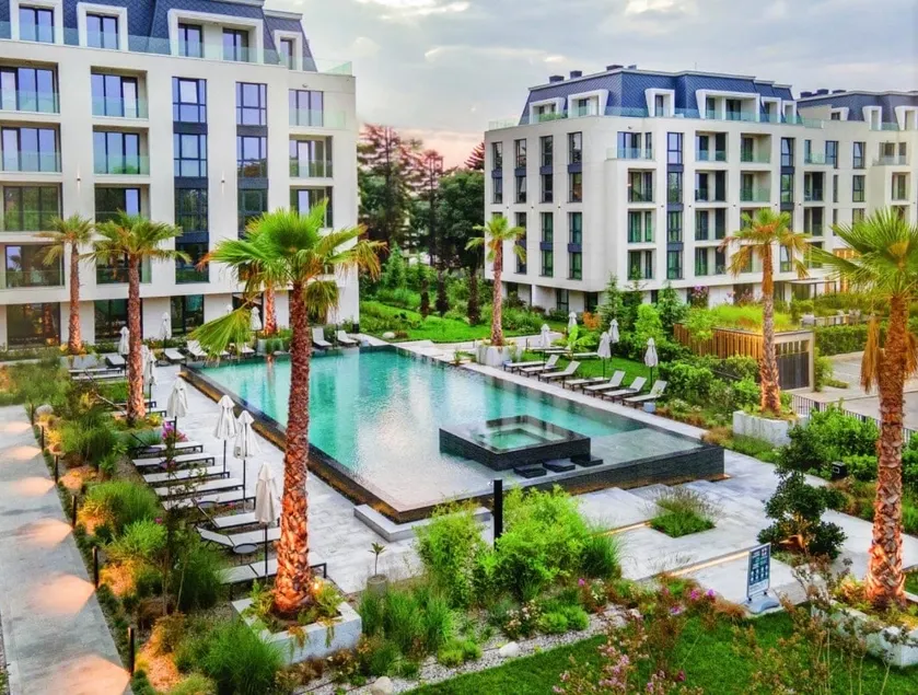 Azure Coast Horizon- free parking - Image 1