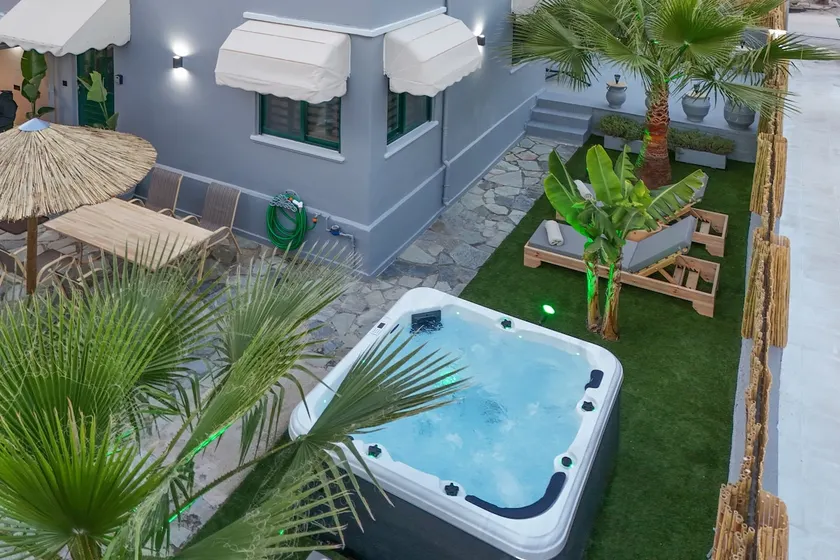 El Dorado Corner with Hot Tub - Image 1