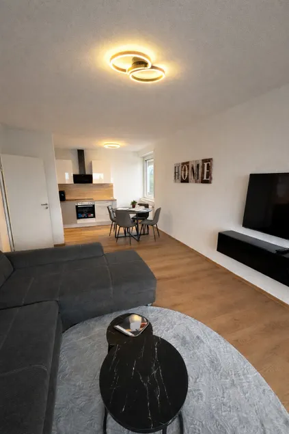 New & Modern - Stylish apartment with parking space - Image 1