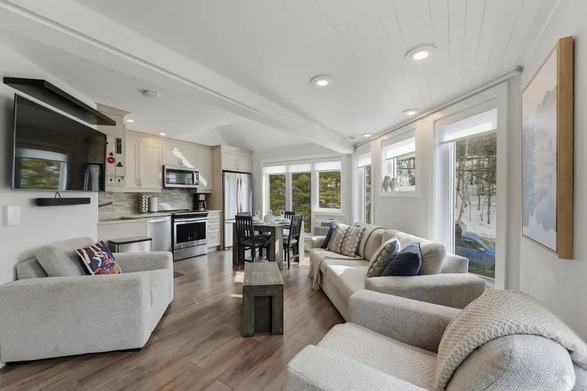 Ski-in/Ski-out Renovated Condo Mont-Tremblant - Image 1