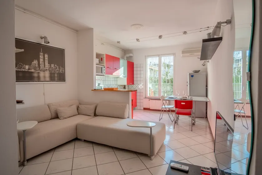 GuestHost - Cozy Flat Close to the Center - Image 1